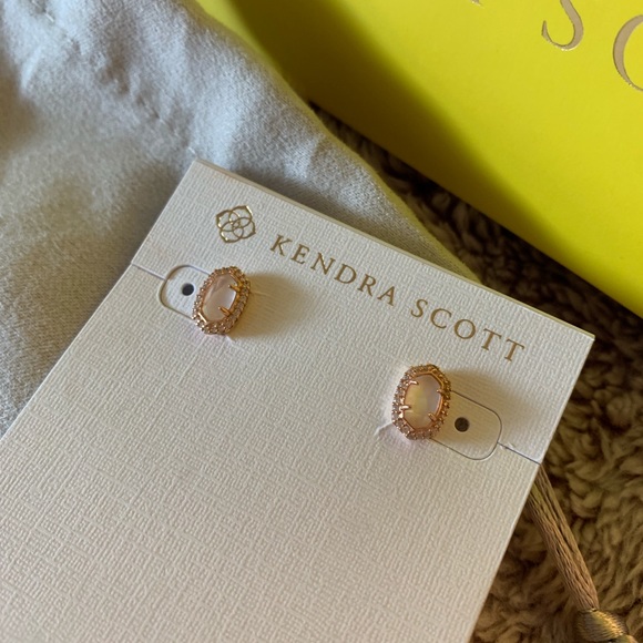 SOLD ✨ Kendra Scott Cade Rose Gold Studs - Picture 2 of 3